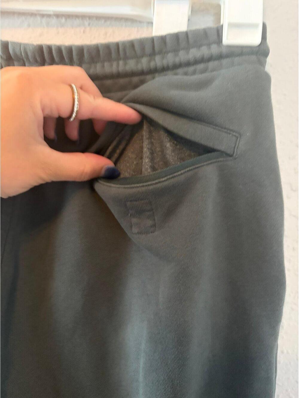 Men's Vuori Green Joggers. Size tags removed but best for S/M. Waist measures 14 - Picture 6 of 7